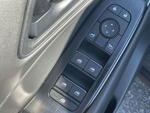 Used 2025 Nissan Rogue S image 17