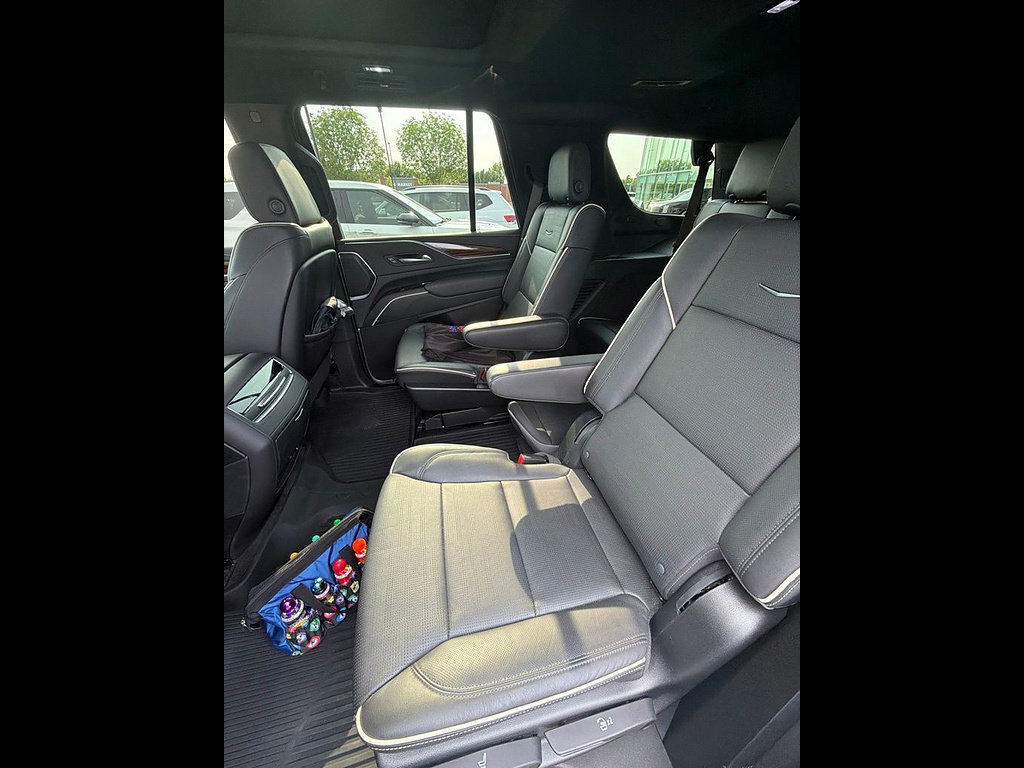 Used 2023 Cadillac Escalade Premium Luxury AWD/4WD image 14