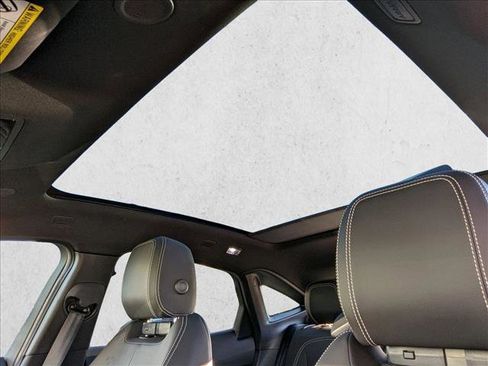 Used 2024 Jaguar E-PACE R-Dynamic SE image 16