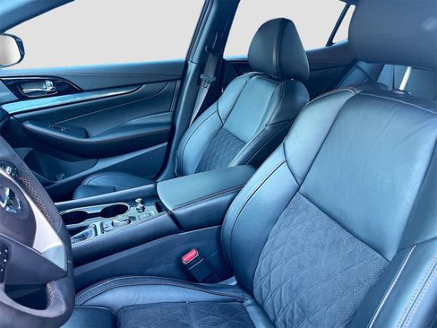 Used 2023 Nissan Maxima SR w/ Sport Mat Group image 21