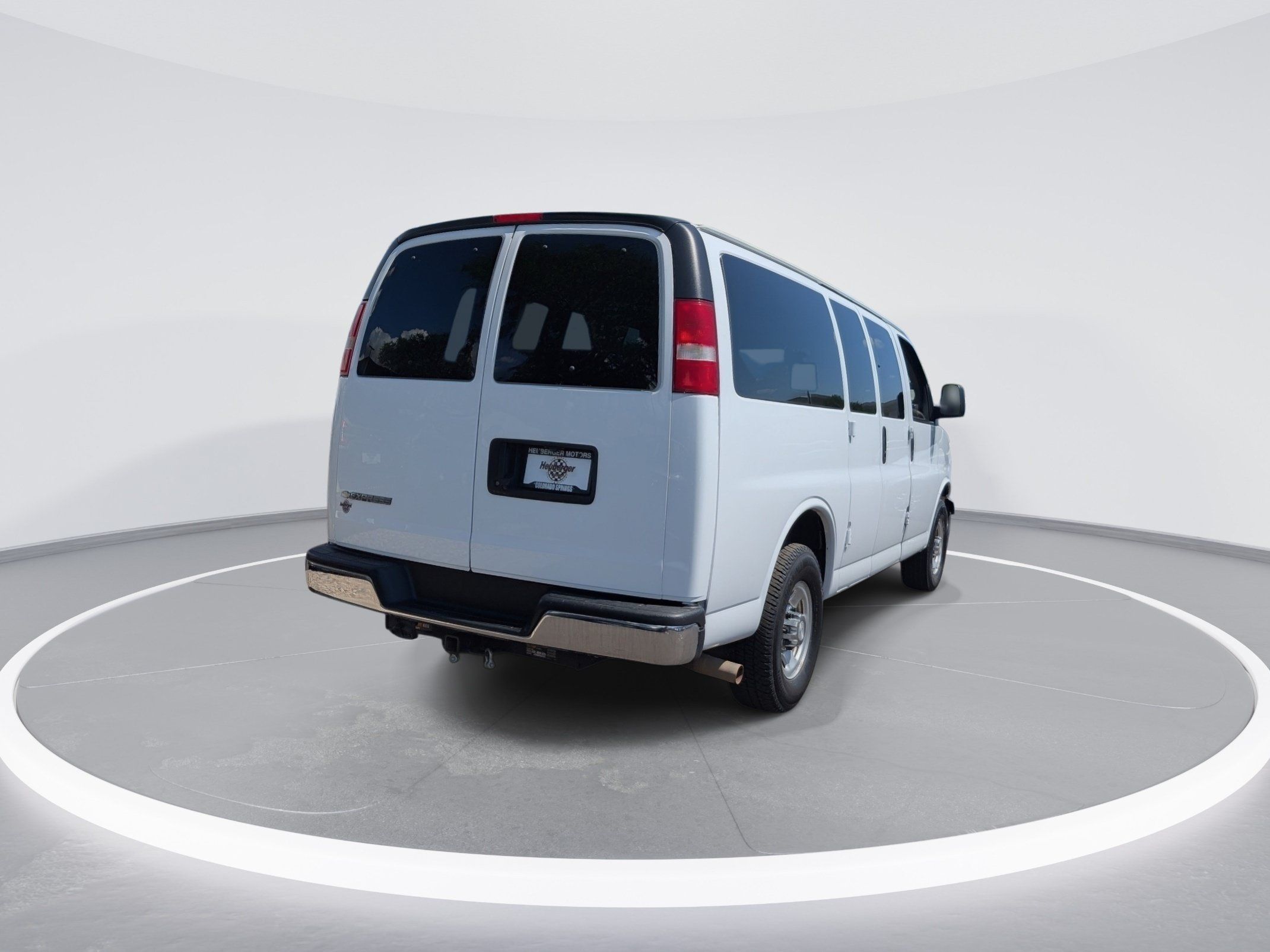 Used 2019 Chevrolet Express 2500 LT w/ LT Preferred Equipment Group RWD image 7