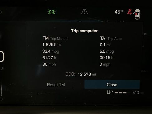 Used 2025 Volvo XC60 B5 Plus image 11