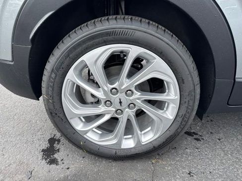 New 2027 Chevrolet Bolt LT FWD image 9