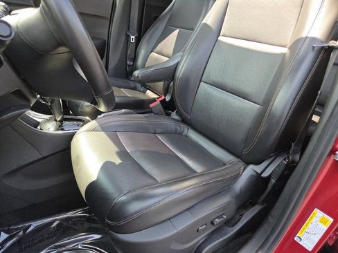 Used 2018 Chevrolet Trax Premier FWD image 30