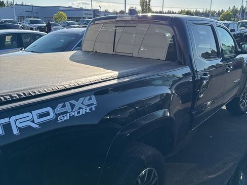 Used 2022 Toyota Tacoma TRD Sport w/ TRD Premium Sport Package AWD/4WD image 3