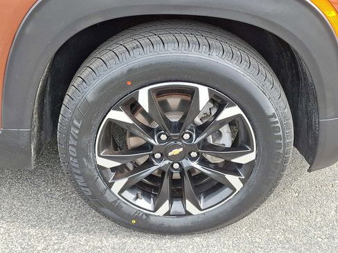 Used 2021 Chevrolet TrailBlazer LT w/ Driver Confidence Package FWD image 8