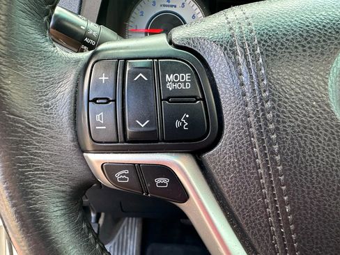 Used 2017 Toyota Sienna SE image 29