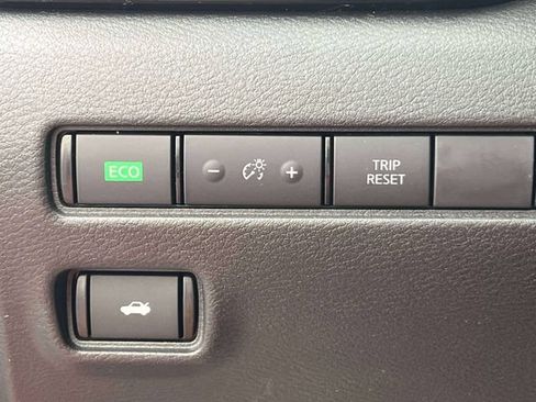 Certified 2023 Nissan Sentra SV FWD image 19