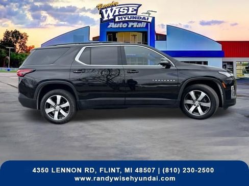 Used 2023 Chevrolet Traverse LT w/ LT Premium Package image 7