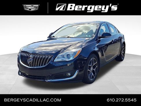 Used 2017 Buick Regal Sport Touring FWD image 1