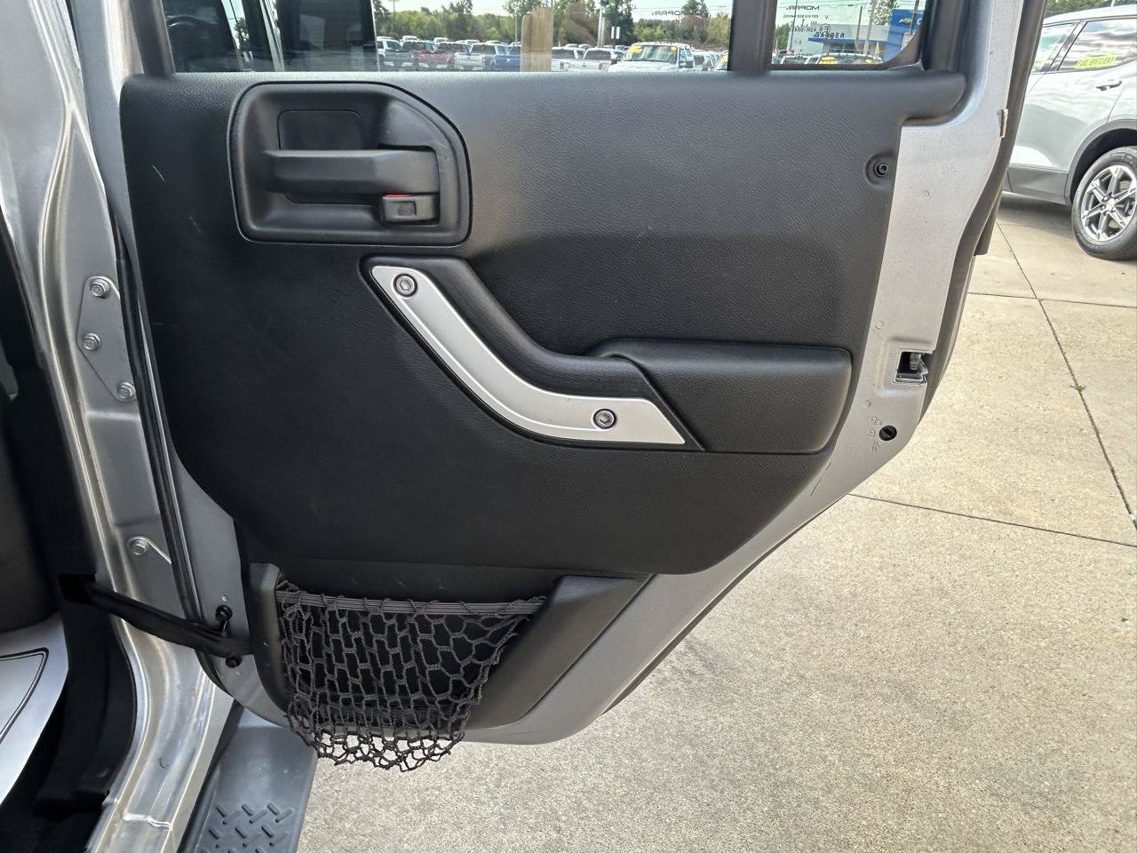 Used 2017 Jeep Wrangler Unlimited Sahara AWD/4WD image 17
