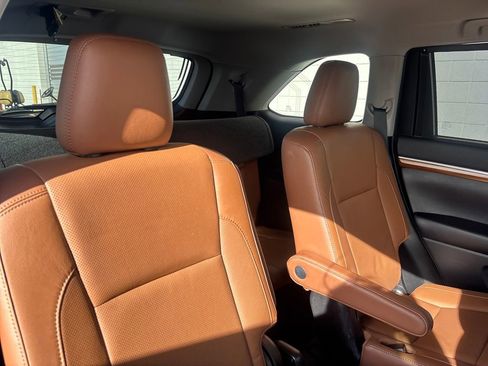 Used 2019 Toyota Highlander Limited image 23