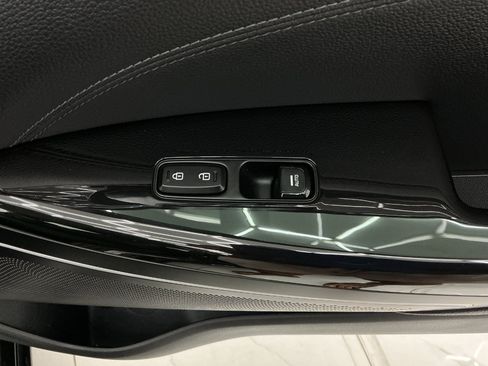 Used 2018 Kia Cadenza Premium FWD image 40