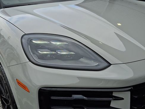 Certified 2026 Porsche Cayenne Coupe image 11