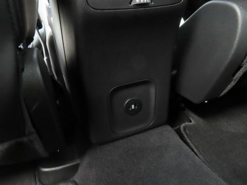 Used 2023 Ford Escape SE image 11