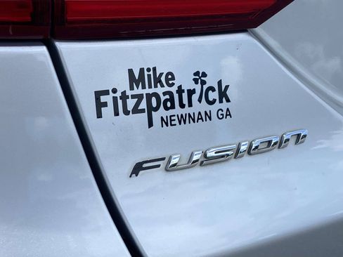 Used 2018 Ford Fusion SE w/ Equipment Group 201A FWD image 11