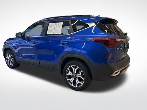 Used 2023 Kia Seltos EX image 3