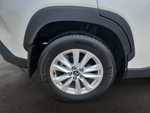 Used 2024 Toyota Corolla Cross LE w/ Moonroof Package FWD image 43