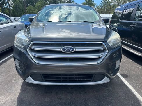Used 2017 Ford Escape SE AWD/4WD image 2