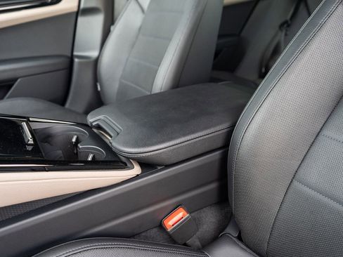 Certified 2025 Porsche Panamera 4 AWD/4WD image 26