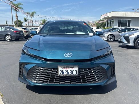 Used 2026 Toyota Camry SE w/ Convenience Package FWD image 4
