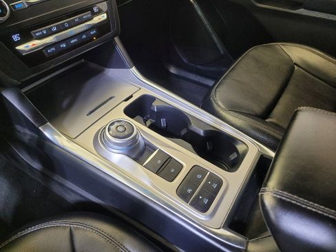 Used 2020 Ford Explorer XLT w/ Equipment Group 202A image 26