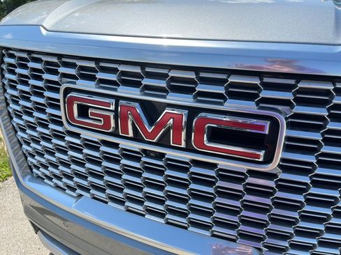 Used 2023 GMC Yukon XL Denali w/ Advanced Technology Package AWD/4WD image 10