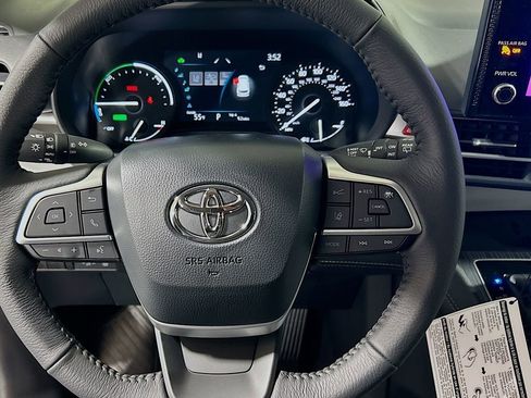 New 2026 Toyota Sienna XLE FWD image 11