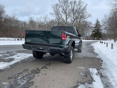 Used 2002 Chevrolet S10 Pickup LS w/ LS Preferred Equipment Group image 18