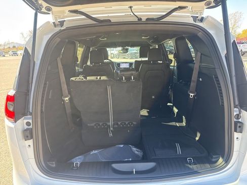 New 2026 Chrysler Pacifica Select image 23