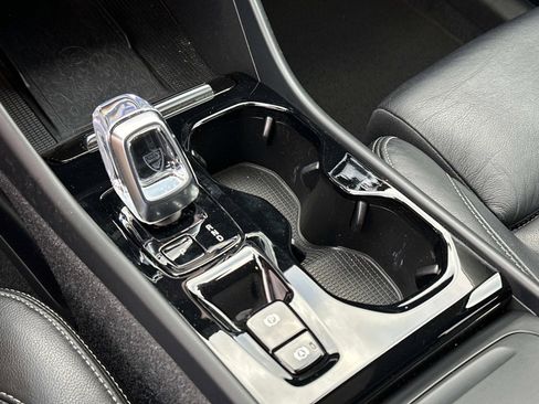 Certified 2023 Volvo XC40 B5 Ultimate w/ Protection Package Premier image 25