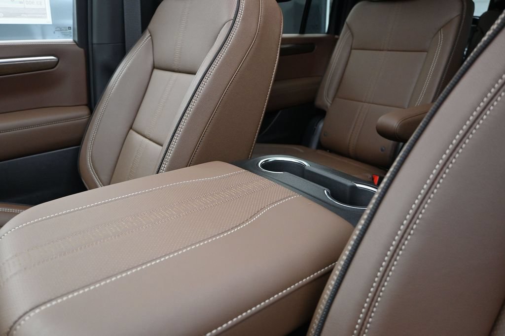 New 2026 Chevrolet Suburban High Country AWD/4WD image 14