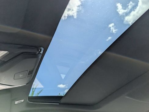Used 2023 BMW 530e RWD image 20