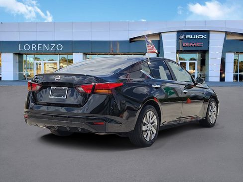 Used 2024 Nissan Altima 2.5 S FWD image 5
