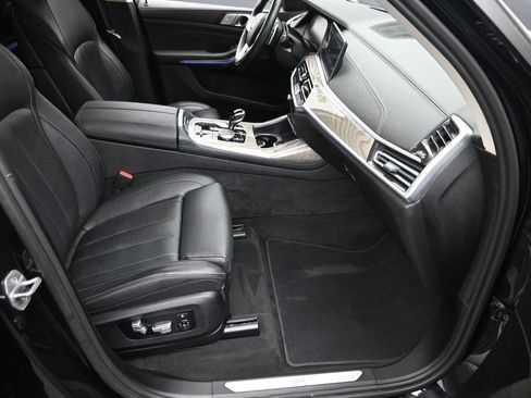 Used 2022 BMW X7 xDrive40i w/ Premium Package AWD/4WD image 9