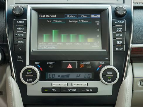Used 2012 Toyota Camry XLE FWD image 17