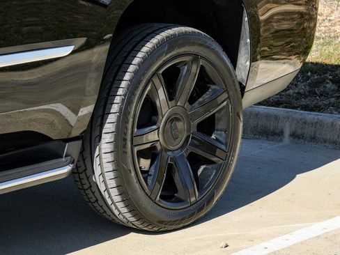 Used 2018 Cadillac Escalade Luxury image 60