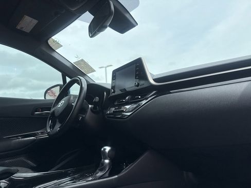 Used 2019 Toyota C-HR XLE FWD image 28
