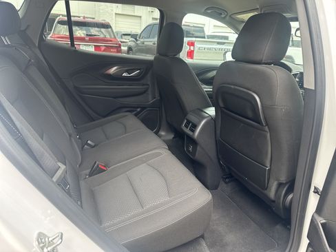 Used 2024 GMC Terrain SLE FWD image 11
