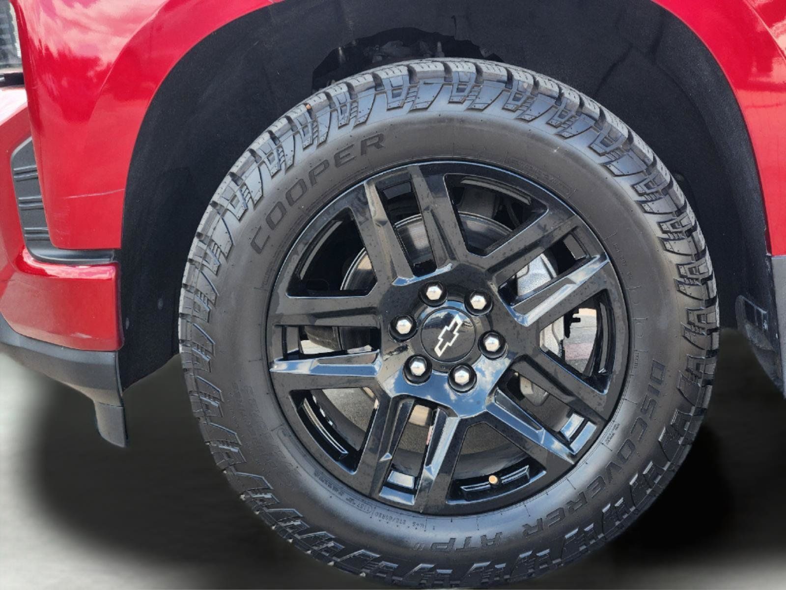 Used 2022 Chevrolet Silverado 1500 Custom w/ LPO, Blackout Package RWD image 10