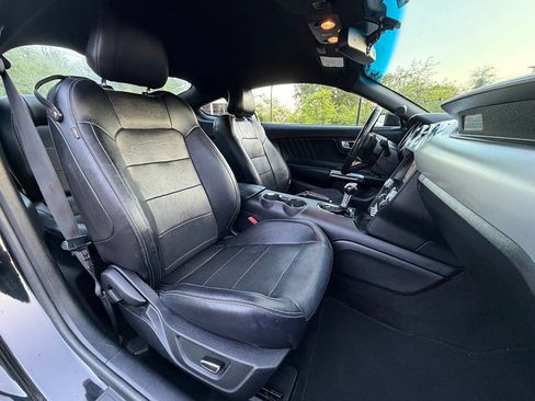 Used 2016 Ford Mustang Premium RWD image 38