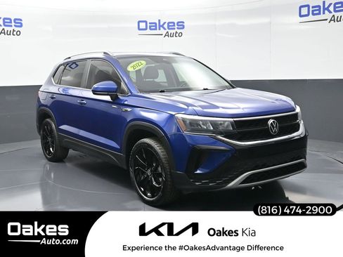 Used 2022 Volkswagen Taos SE image 1