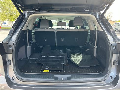 Used 2022 Toyota Highlander LE image 25