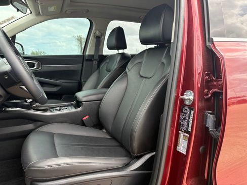 Certified 2025 Kia Sorento S w/ Panoramic Sunroof Package image 11