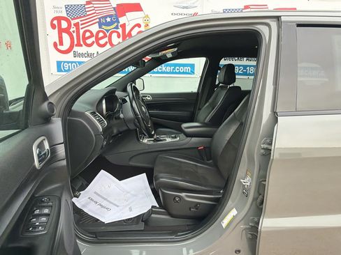 Used 2022 Jeep Grand Cherokee Laredo X AWD/4WD image 19