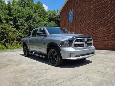 Used 2019 RAM 1500 Express w/ Express Value Package RWD image 3