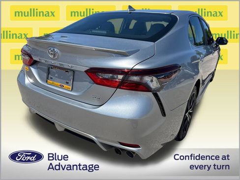 Used 2022 Toyota Camry SE FWD image 4