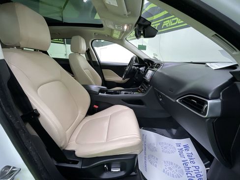 Used 2019 Jaguar F-PACE Premium image 30