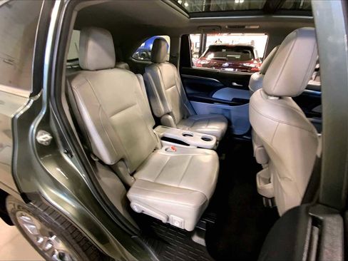 Used 2018 Toyota Highlander Limited Platinum w/ Carpet Mat Package (TMS) image 21