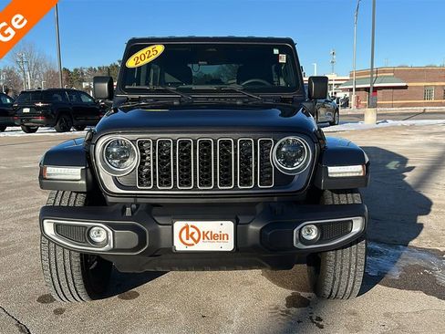 Used 2025 Jeep Wrangler Unlimited Sahara image 2